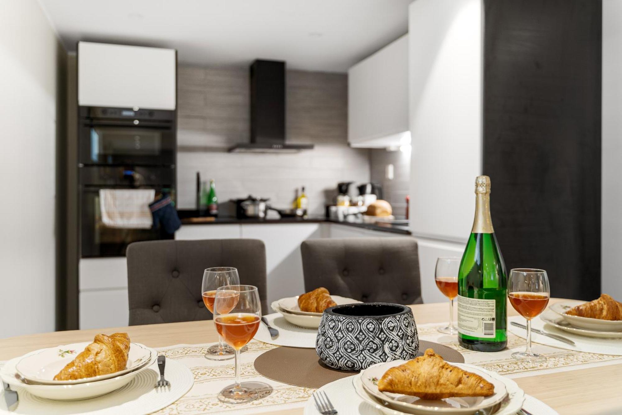Solsiden Modern Stay: King Beds, Private Entry تروندهايم المظهر الخارجي الصورة